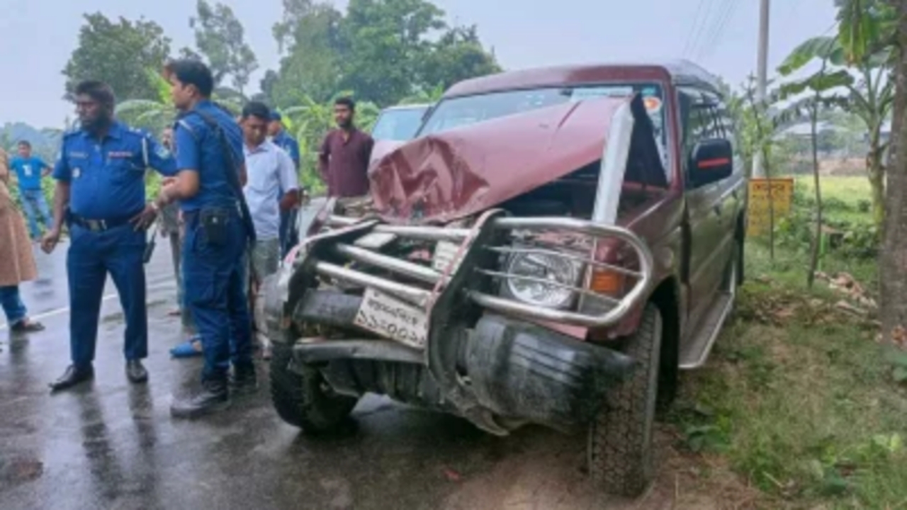 ময়মনসিংহে নির্বাচনী ডিউটি অবস্থায় বাসের সঙ্গে সংঘর্ষে  ঈশ্বরগঞ্জের ইউএনও আহত