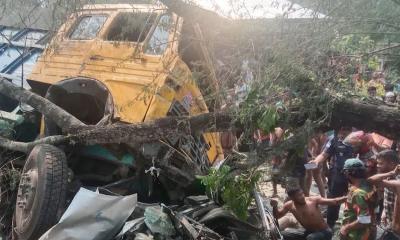 ট্রাক-প্রাইভেটকার-অটোরিকশার সংঘর্ষ, নিহত বেড়ে ১৪
