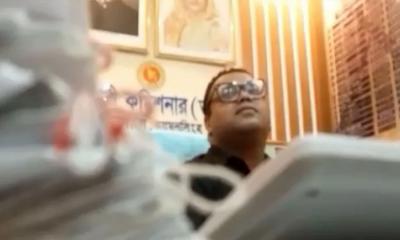 নান্দাইলের সাবেক এসিল্যান্ডের ঘুষ নেওয়ার ভিডিও ফাঁস