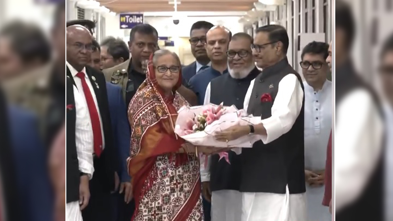 প্রধানমন্ত্রী চীন সফর শেষে দেশে ফিরেছেন